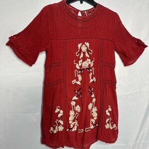 FREE PEOPLE Embroidered Red Women's Top size S pre owned Exellent condition.